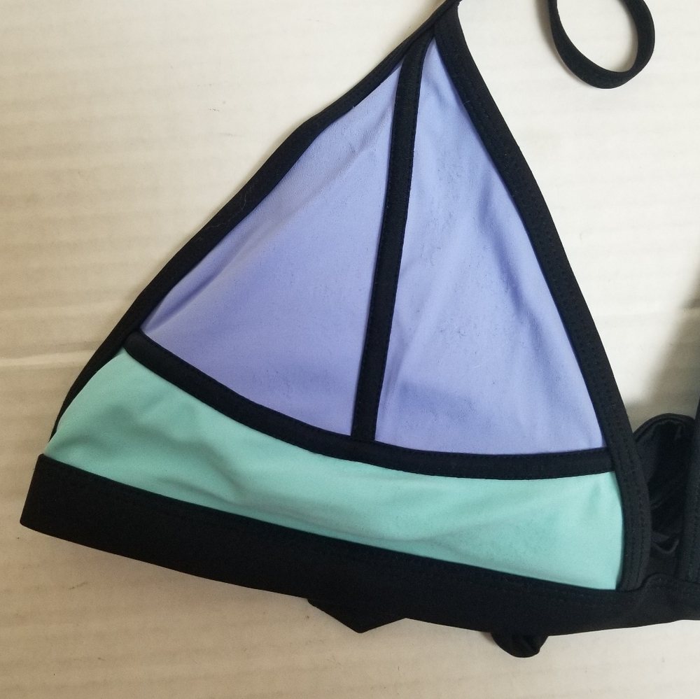 Triangle Colorblock String Bikini Top - Picture 4 of 12